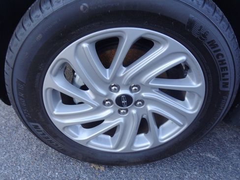 Used 2025 Lincoln Corsair Premiere image 13