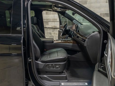 Used 2023 Cadillac Escalade ESV Sport Platinum w/ LPO, ONYX Package AWD/4WD image 29