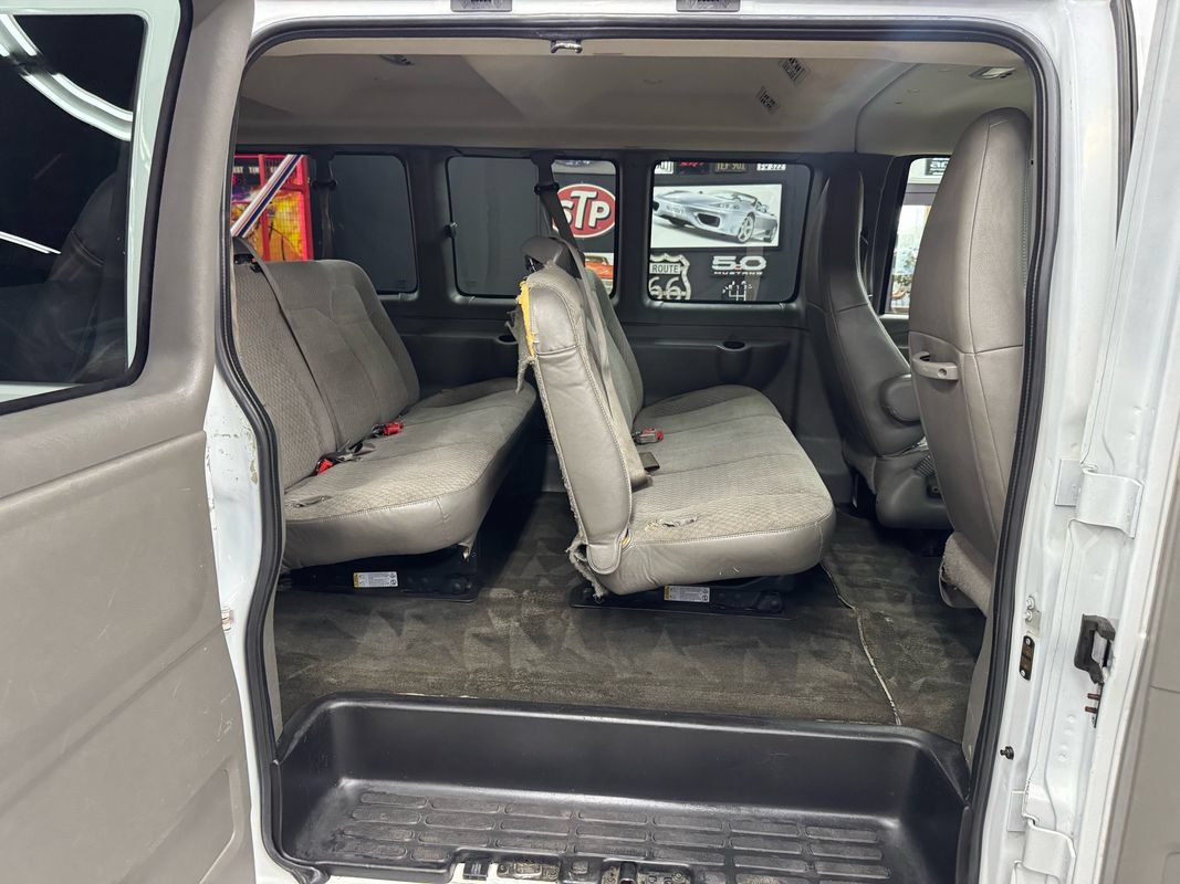 Used 2017 Chevrolet Express 3500 LT w/ LT Preferred Equipment Group RWD image 13
