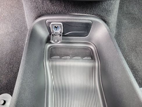 Used 2026 Chrysler Pacifica Select image 15