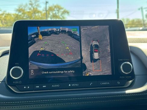 Used 2023 Nissan Rogue SL image 36