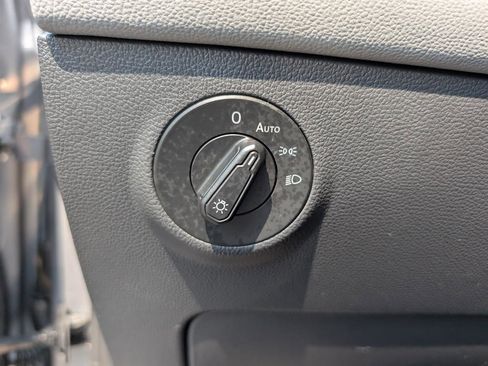 Certified 2024 Volkswagen Taos SE w/ Panoramic Sunroof Package image 29