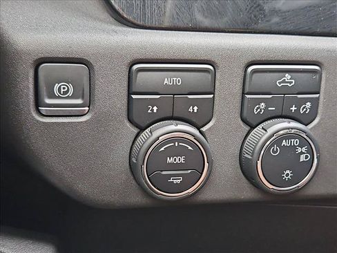 Certified 2024 Chevrolet Silverado 1500 LT AWD/4WD image 17