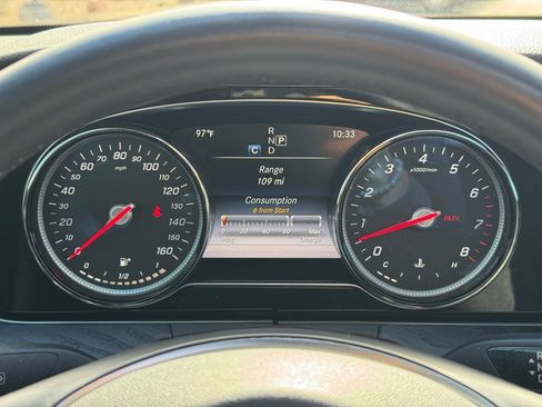 Used 2018 Mercedes-Benz E 400 4MATIC Sedan image 23