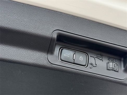 Certified 2023 Ford Explorer XLT image 28