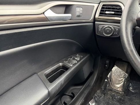 Used 2017 Ford Fusion SE w/ Fusion SE Technology Package FWD image 27