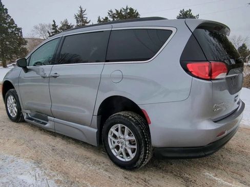 Used 2021 Chrysler Voyager Lxi image 4