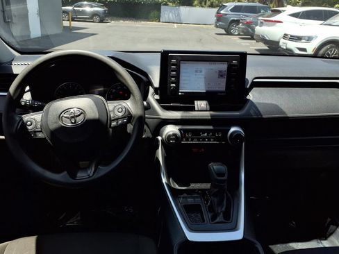 Certified 2020 Toyota RAV4 XLE w/ Carpet Mat Package FWD image 21