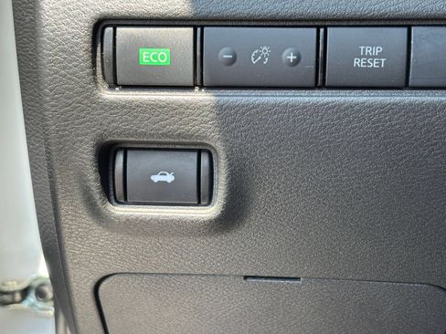Used 2025 Nissan Sentra S FWD image 22