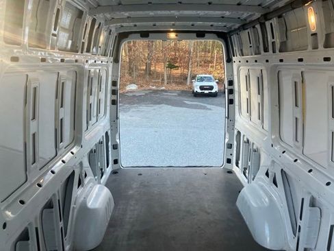 Used 2022 Mercedes-Benz Sprinter 2500 image 18