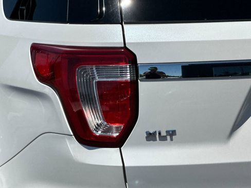 Used 2018 Ford Explorer XLT w/ Equipment Group 202A FWD image 33