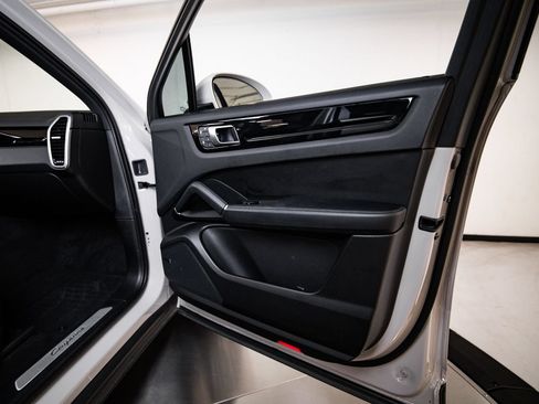 Certified 2023 Porsche Cayenne AWD/4WD image 27