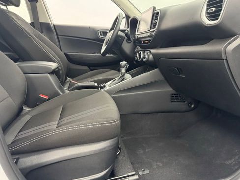 Used 2025 Hyundai Venue SEL FWD image 30