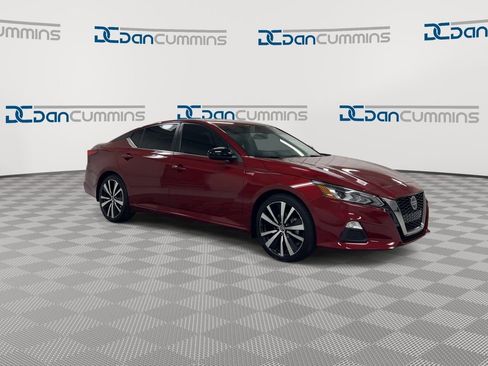 Used 2022 Nissan Altima 2.5 SR FWD image 2