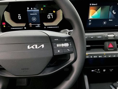 Used 2025 Kia K4 FWD image 12