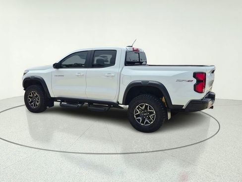 Used 2025 Chevrolet Colorado ZR2 w/ Technology Package AWD/4WD image 4