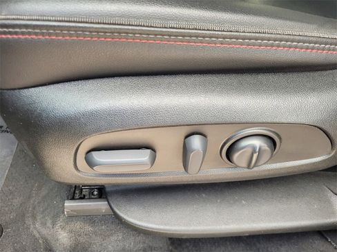 Used 2022 Chevrolet Traverse RS image 6