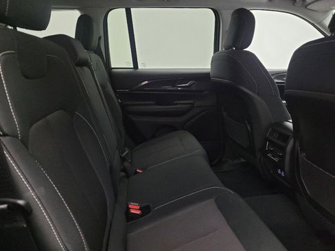 Used 2023 Jeep Grand Cherokee Laredo image 19