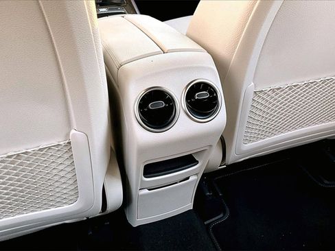 Used 2025 Mercedes-Benz GLB 250 4MATIC image 25