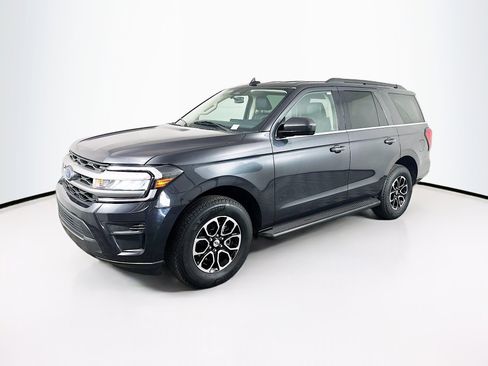 Used 2024 Ford Expedition XLT image 3