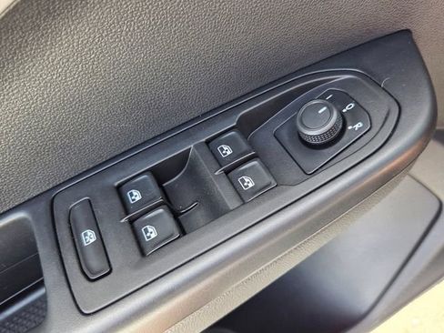 Used 2022 Volkswagen Taos S image 32