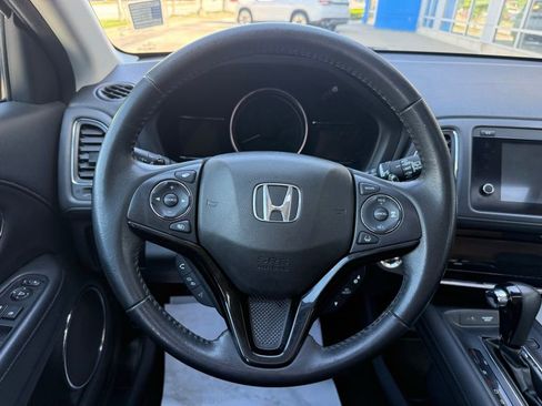 Used 2020 Honda HR-V Touring image 16