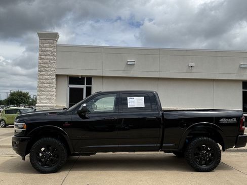 Used 2022 RAM 2500 Laramie w/ Night Edition AWD/4WD image 3