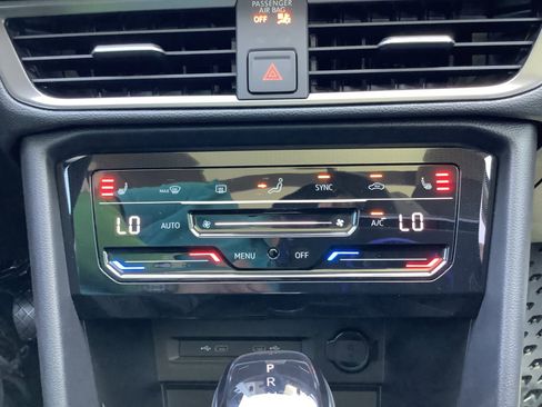 New 2026 Volkswagen Taos SE FWD image 24