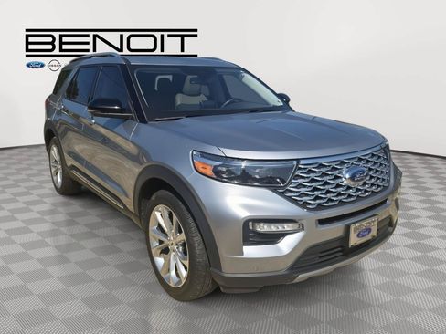 Used 2023 Ford Explorer Platinum w/ Technology Package AWD/4WD image 3