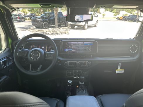 New 2025 Jeep Gladiator Sport image 27