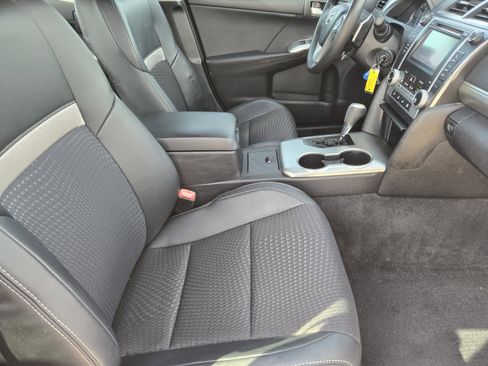 Used 2012 Toyota Camry SE FWD image 10