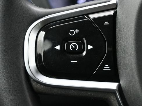 Used 2023 Volvo XC60 B5 Plus FWD image 7