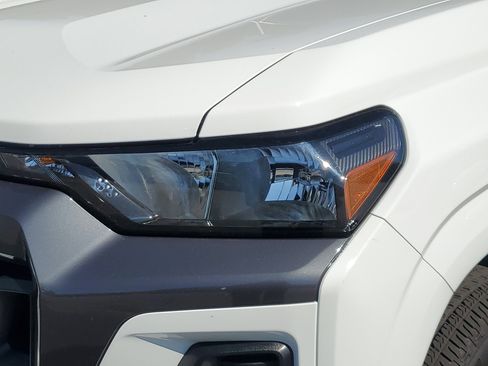 Used 2023 Chevrolet Colorado LT RWD image 9