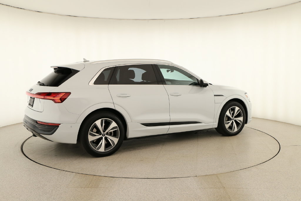 Used 2024 Audi Q8 e-tron Premium Plus AWD/4WD image 7