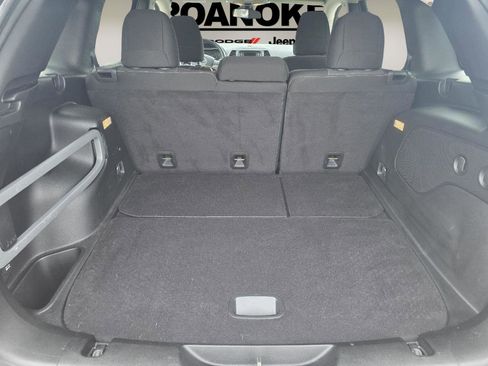 Used 2016 Jeep Cherokee Latitude w/ Safety/Convenience Group image 30