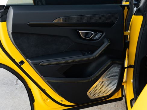 Used 2021 Lamborghini Urus image 34