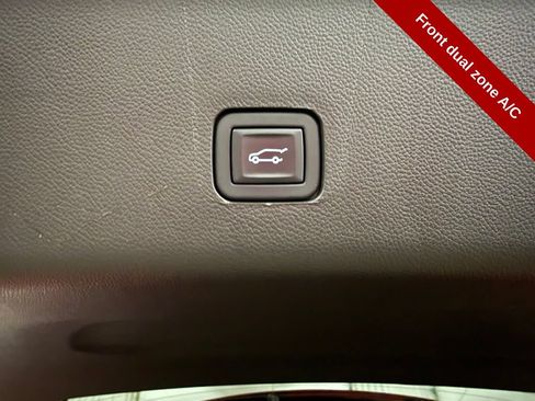 Used 2023 Chevrolet Traverse LT w/ Rear Camera Mirror Package AWD/4WD image 40