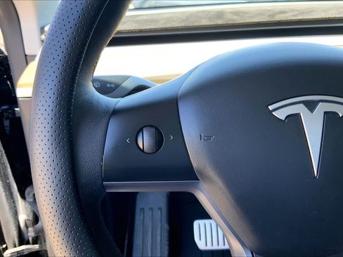 Used 2023 Tesla Model Y Performance AWD/4WD image 21