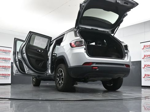 Used 2024 Jeep Compass Trailhawk AWD/4WD image 30
