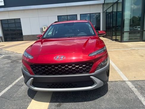 Used 2022 Hyundai Kona SEL FWD image 2