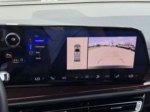 Used 2025 Chevrolet Traverse Z71 w/ Driver Confidence Package image 18