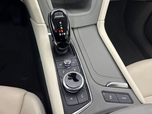 Used 2024 Cadillac XT6 Premium Luxury w/ Technology Package FWD image 17
