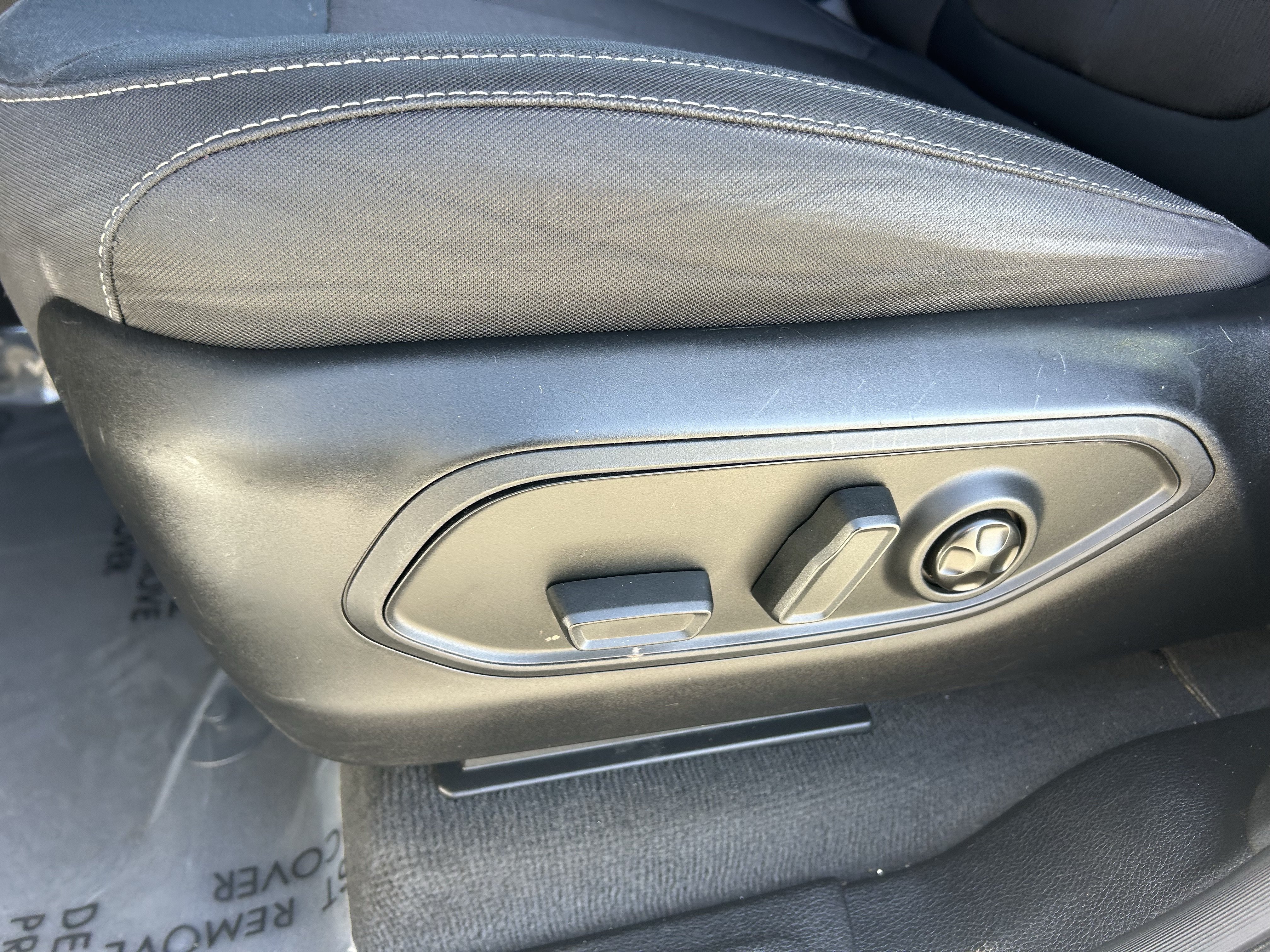 Used 2023 Jeep Grand Cherokee Laredo RWD image 17
