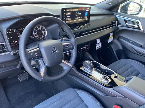 New 2026 Mitsubishi Outlander LE AWD/4WD image 11