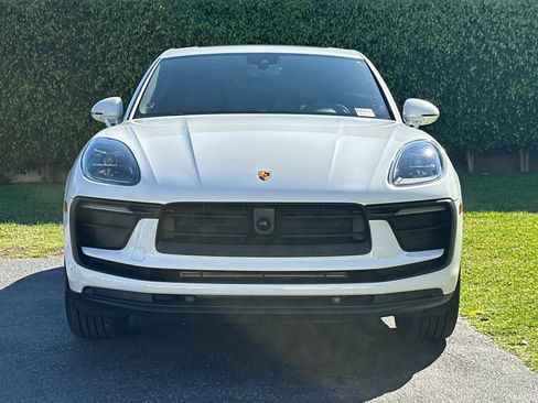 Certified 2025 Porsche Macan AWD/4WD image 11