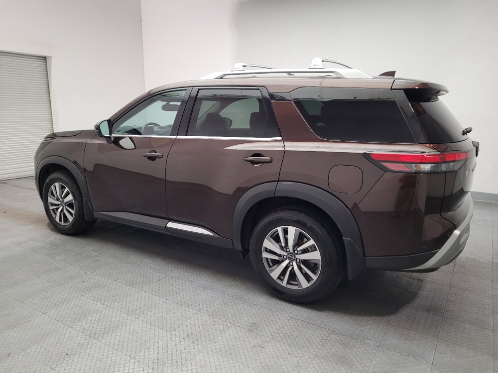 Used 2022 Nissan Pathfinder SL FWD image 3
