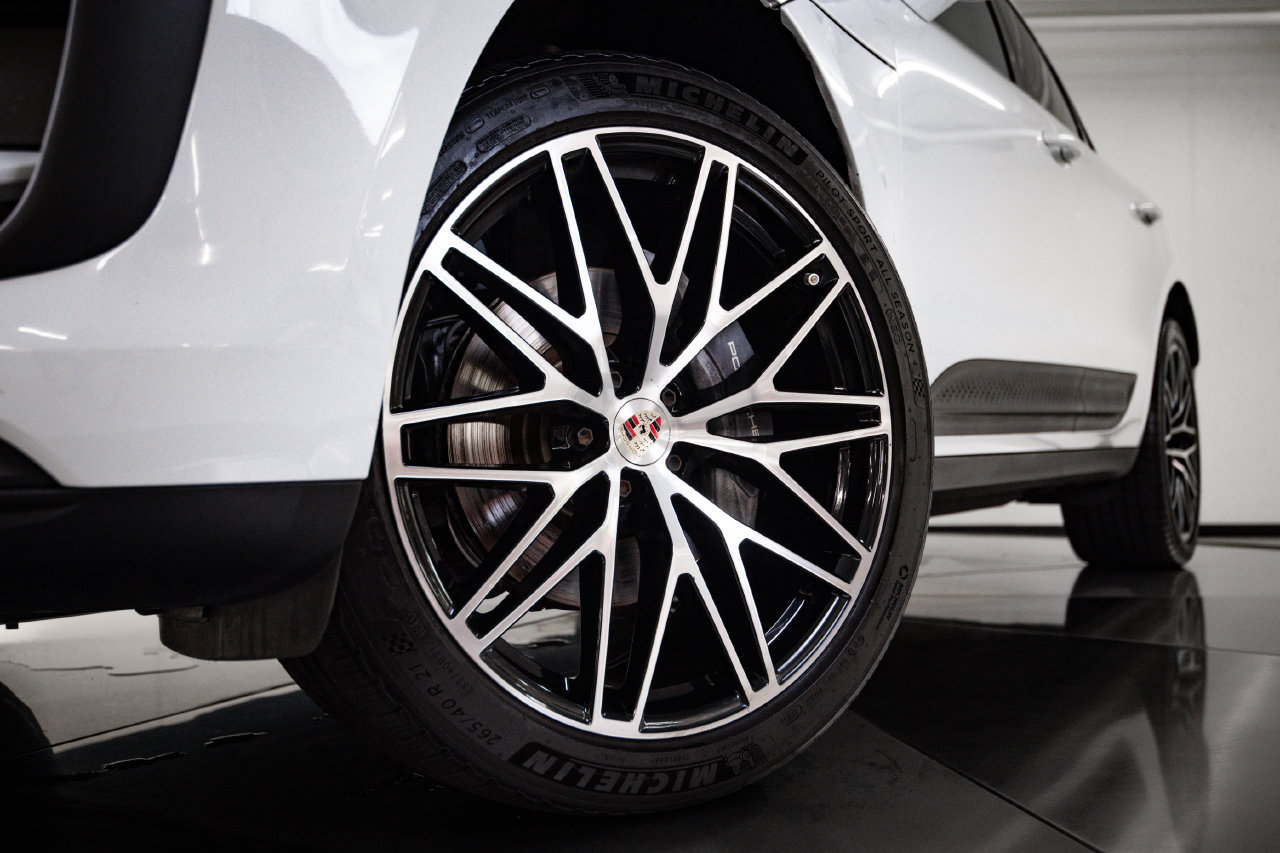 Certified 2023 Porsche Macan AWD/4WD image 12
