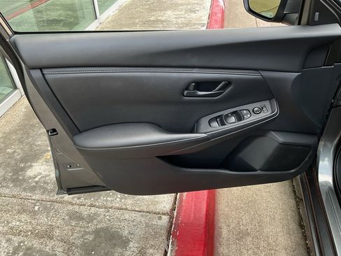 Used 2025 Nissan Sentra S image 12