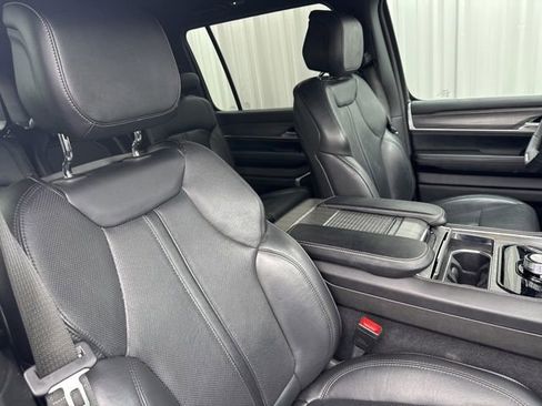 Used 2023 Jeep Wagoneer L Series II image 6