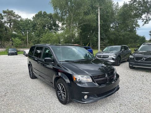 Used 2017 Dodge Grand Caravan GT FWD image 3